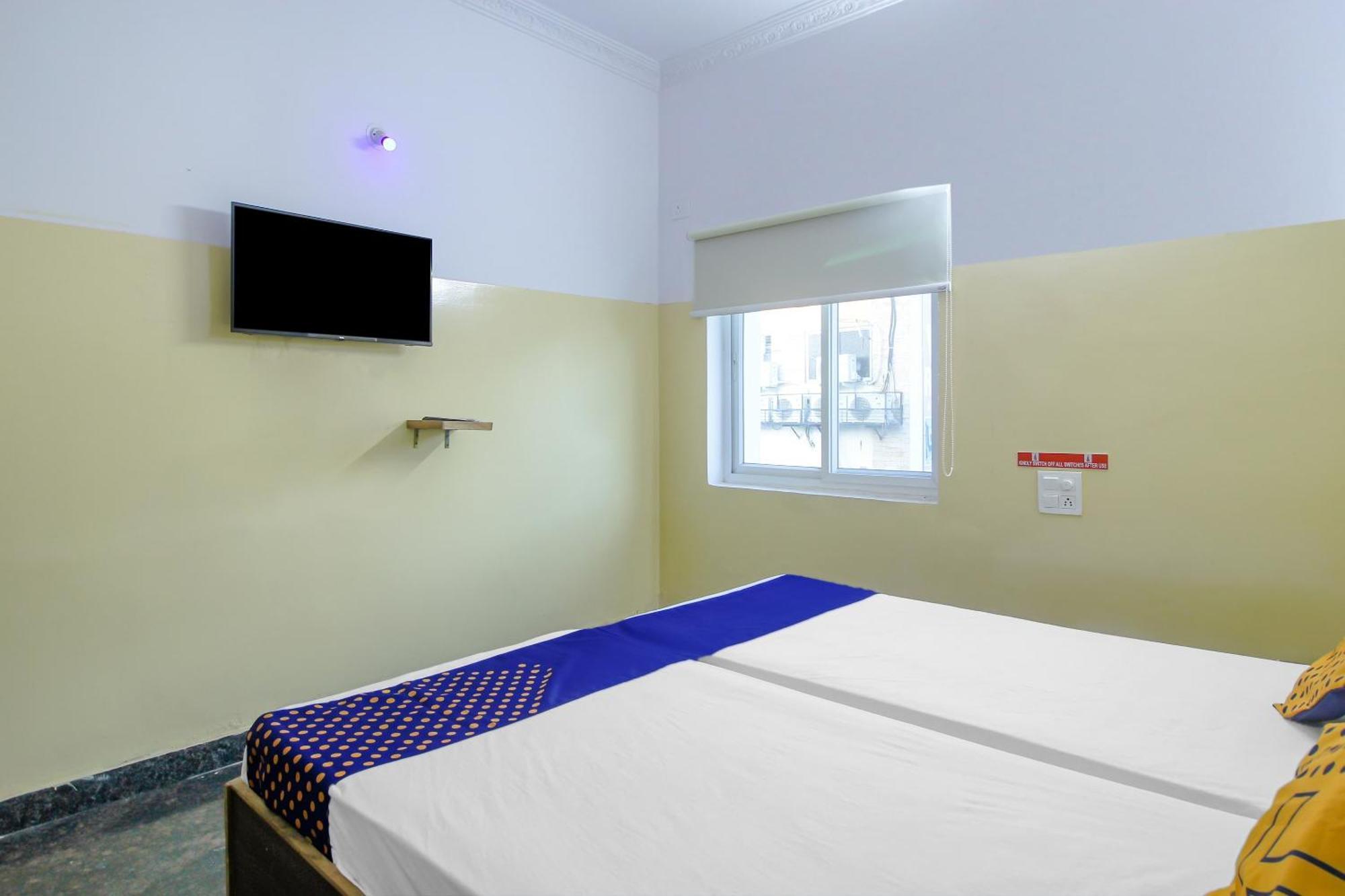Spot On 81775 Mohit Gokul Lodge New Luxury Room'S Near Secunderabad Railway Station Lalaguda Экстерьер фото