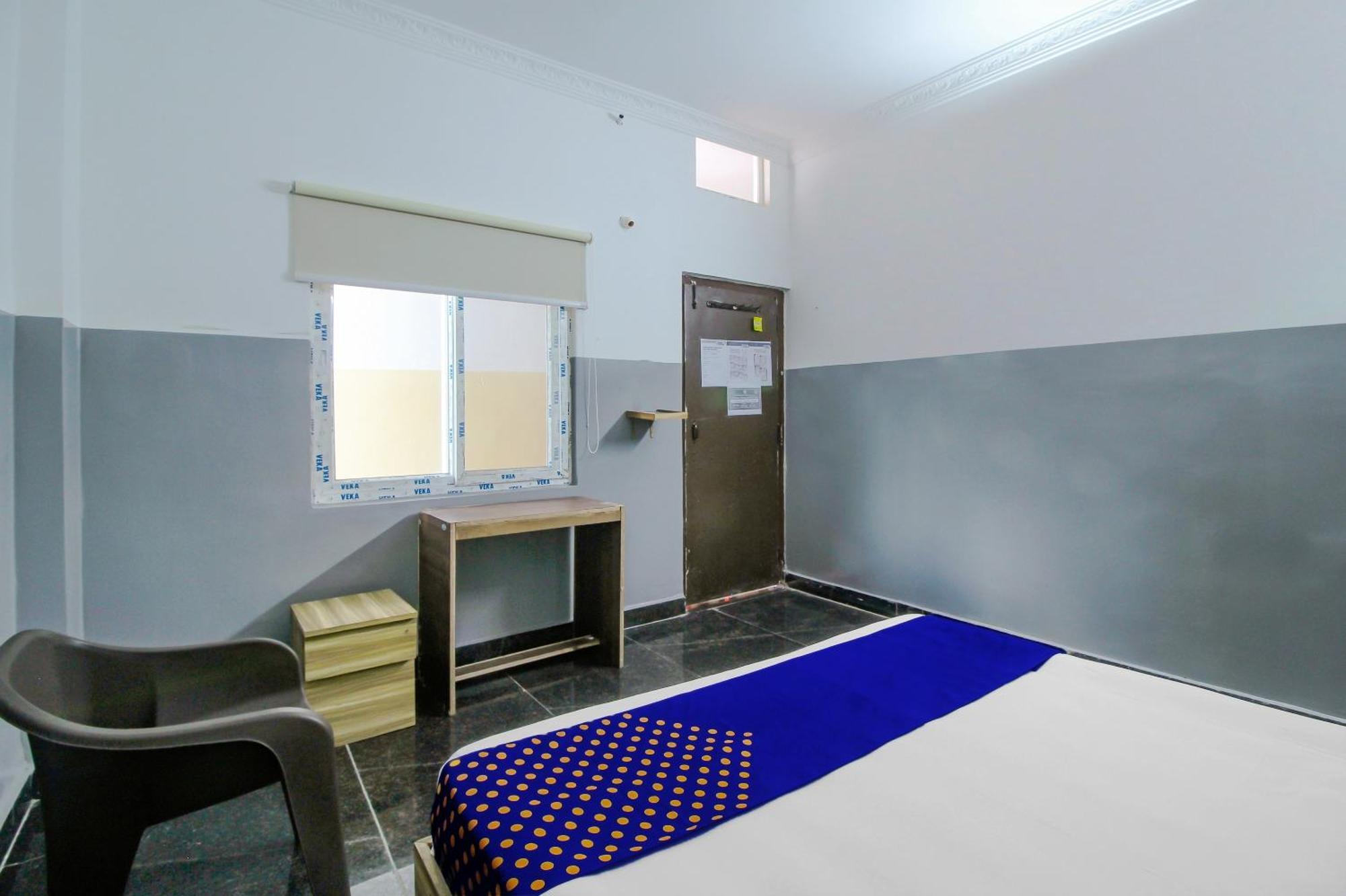 Spot On 81775 Mohit Gokul Lodge New Luxury Room'S Near Secunderabad Railway Station Lalaguda Экстерьер фото