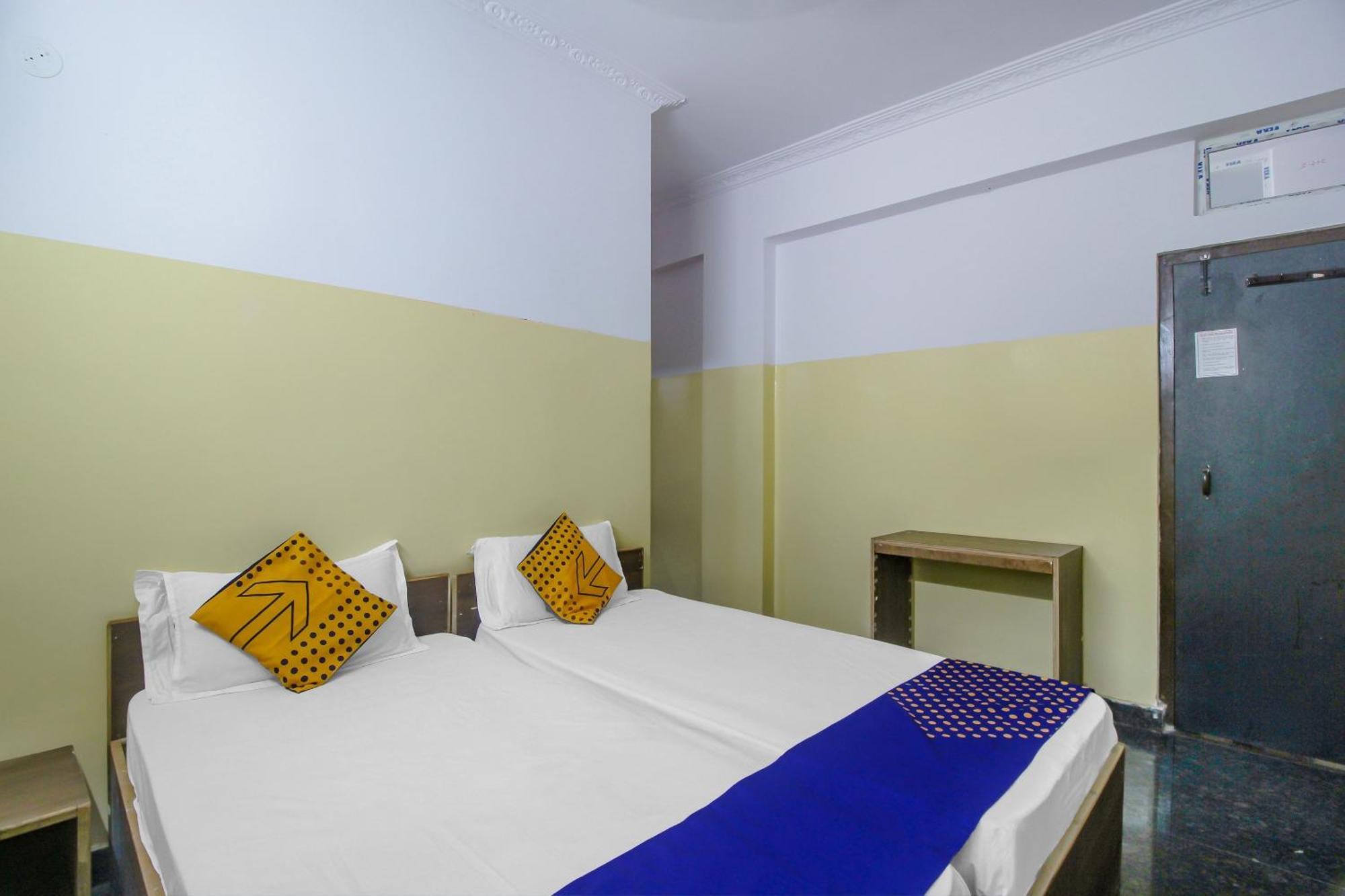 Spot On 81775 Mohit Gokul Lodge New Luxury Room'S Near Secunderabad Railway Station Lalaguda Экстерьер фото
